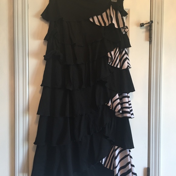 Layered Skirt - Picture 2 of 2